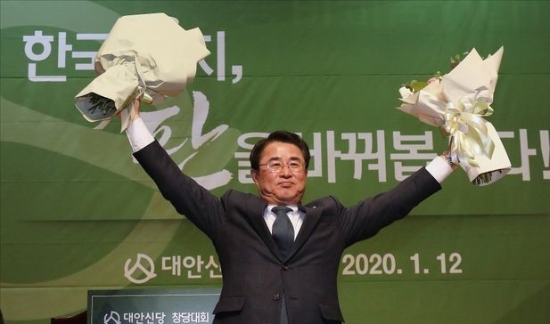 대안신당 초대 대표로 선출된 최경환의원.