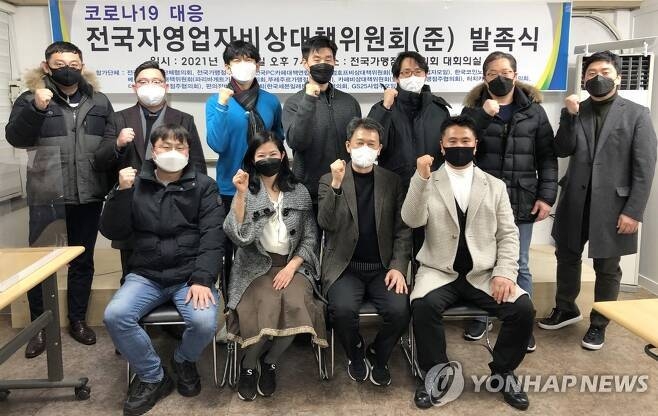 왼쪽부터 조준수 기아 호주판매법인장, 딜런 알콧 휠체어 테니스 선수, 닉 키리오스 테니스 선수, 크레이그<br>
타일리 호주오픈 토너먼트 디렉터