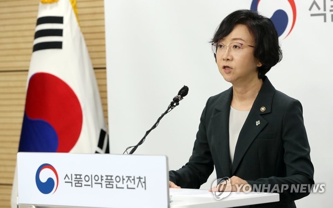 오유경 식품의약품안전처장이 29일 오후 충북 청주시 식약처 회의실에서 브리핑을 열고 SK바이오사이언스의 '스카이코비원멀티<br>
주' 신종 코로나바이러스 감염증(코로나19) 백신을 허가하겠다고 발표하고 있다. 2022.6.29 【사진=연합뉴스】