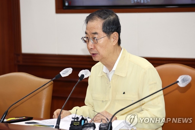  한덕수 국무총리가 12일 정부서울청사에서 집중호우 대처상황 점검회의 및 코로나19 중대본회의를 주재하고 있다. 2022.8.12 【연합뉴스】