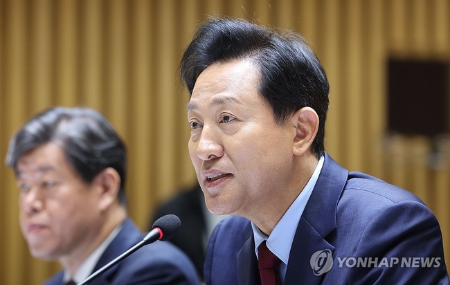 오세훈 서울시장이 16일 서울 시청에서 열린 서울시청에 대한 국회 행정안전위원회 국정감사에서 의원 질의에 답하고 있다.<br>
2023.10.16 【서울=연합뉴스】
