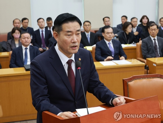 신원식 국방부 장관이 23일 국회에서 열린 국방위원회 전체회의에서 인사말을 하고 있다. 2023.11.23 【서울=연합뉴스】