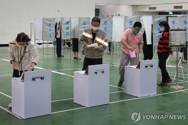 <strong>제16대 대만 대선 </strong>【AFP=연합뉴스) 대만 제16대 총통 선거가 13일 오전 8시 투표를 시작했다. 2024.1.13.】