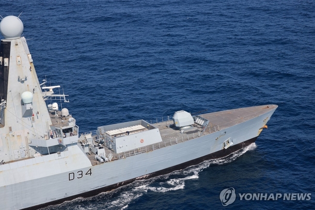  지난 6일(현지시간) 홍해에서 '번영의 수호자 작전'을 수행 중인 영국 구축함 HMS 다이아몬드호의 모습. 2024.01.11 <br>
(홍해 로이터=연합뉴스)