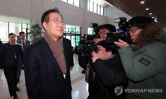 윤석열 정부 두 번째 법무부 장관에 지명된 박성재 후보자가 25일 오후 서초구 서울고등검찰청에 마련된 인사청문회준비단 사무<br>
실로 출근하고 있다. 2024.1.25 【서울=연합뉴스】