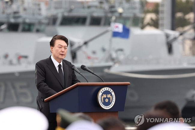 윤석열 대통령이 22일 경기도 평택 소재 해군 제2함대사령부에서 거행된 제9회 서해수호의날 기념식에서 기념사를 하고 있다.<br>
2024.3.22 【평택=연합뉴스】<br>
