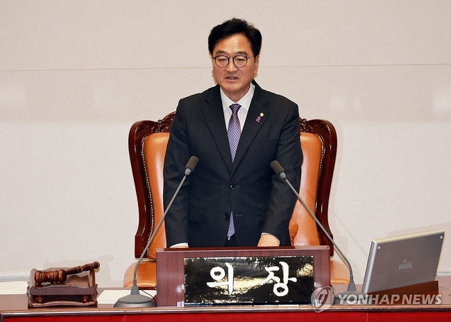  5일 오후 서울 국회에서 열린 제22대 국회 첫 본회의에서 국회의장으로 선출된 우원식 의원이 당선인사를 하고 있다. 2024.6.5<br>
【서울=연합뉴스】