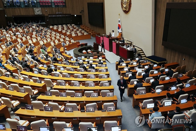 국민의힘 추경호 원내대표가 5일 오후 서울 여의도 국회에서 열린 제22대 국회 첫 본회의에서 의사진행 발언을 마친 뒤 본회의장 을 나가고 있다. 2024.6.5 【서울=연합뉴스】