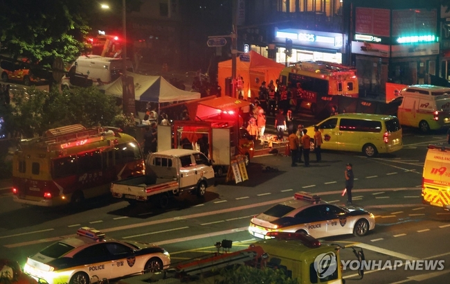 1일 서울 시청역 인근 교차로에서 대형 교통사고가 발생, 사고 수습 작업이 진행되고 있다. 2024.7.2【서울=연합뉴스】