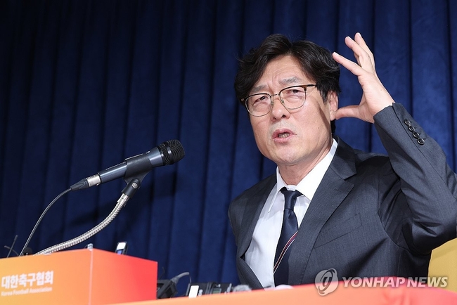 이임생 대한축구협회 기술총괄이사가 8일 오전 서울 종로구 축구회관 회의실에서 축구협회가 차기 대표팀 감독으로 홍명보 울산 HD 감독을 내정한 것과 관련해 취재진 질문에 답하고 있다. 2024.7.8【서울=연합뉴스】