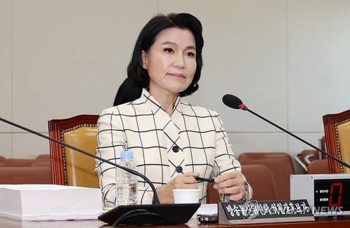 이진숙 방송통신위원장 후보자가 지난 26일 오전 열린 국회 과학기술정보방송통신위원회에서 의원 질의를 경청하고 있다.<br>
【서울=연합뉴스】