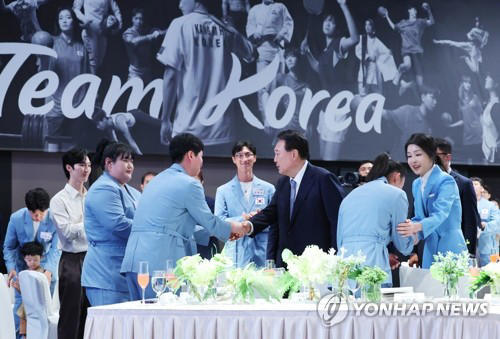 윤석열 대통령 부부, 파리올림픽 선수단과 인사 【서울=연합뉴스】