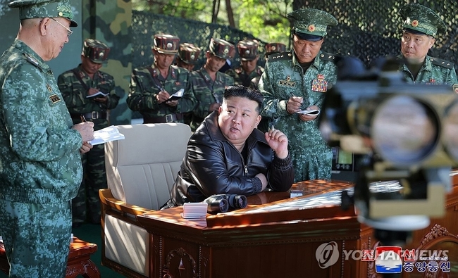 (평양 조선중앙통신=연합뉴스) 북한 김정은 국무위원장이 우리 대한민국의 국군의 날인 10월 1일 다음날인 2일 '서부지구의 조선<br>
인민군 특수작전부대 훈련기지를 현지시찰하시면서 전투원들의 훈련실태를 료해하시였다.'고 조선중앙통신이 4일 보도했다.<br>
2024.10.4 【국내에서만 사용가능=연합뉴스】
