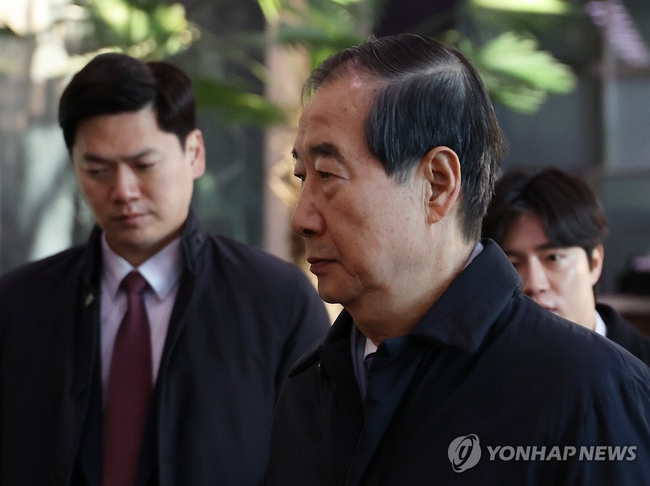 한덕수 국무총리가 9일 서울 종로구 정부서울청사로 출근하고 있다. 2024.12.9 【서울=연합뉴스】