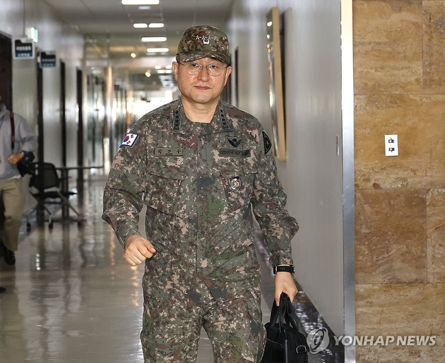 5일 서울 여의도 국회에서 열린 국방위원회 전체회의에 지난 3일 비상계엄 때 계엄사령관을 맡았던 박안수 육군참모총장이 참석<br>
하고 있다. 2024.12.5 【사진=연합뉴스】