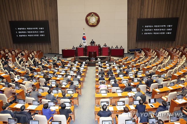 26일 국회 본회의에서 마은혁, 정계선, 조한창 헌법재판소 재판관 선출안이 야당 주도로 통과되고 있다. 2024.12.26 【연합뉴스】