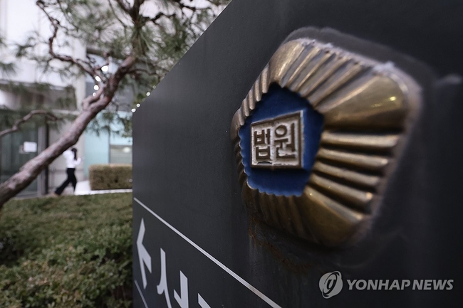 윤석열 대통령이 구속된 상태에서 탄핵심판에 이어 내란 우두머리 혐의 형사재판까지 받게 된 가운데 31일 서울 서초구 서울중앙<br>
지방법원의 모습.【서울=연합뉴스】