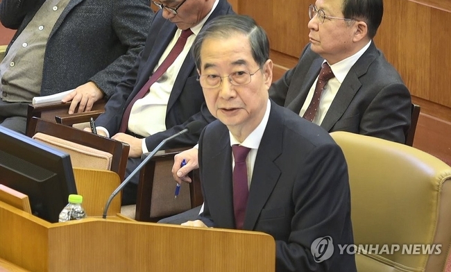 한덕수 국무총리가 20일 서울 종로구 헌법재판소에서 열린 윤석열 대통령 탄핵 심판 10차 변론에 증인으로 출석해 발언하고 있다.<br>
2025.2.20 【헌법재판소 제공.=연합뉴스】