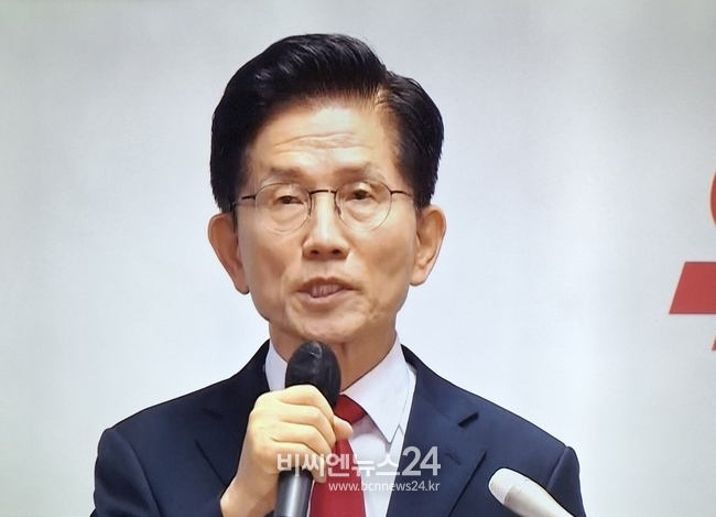 8일 김문수 국민의 힘 당 대선 후보가 당 주도의 단일화와 관련 기자회견을 하고 있다 【2025.5.8】