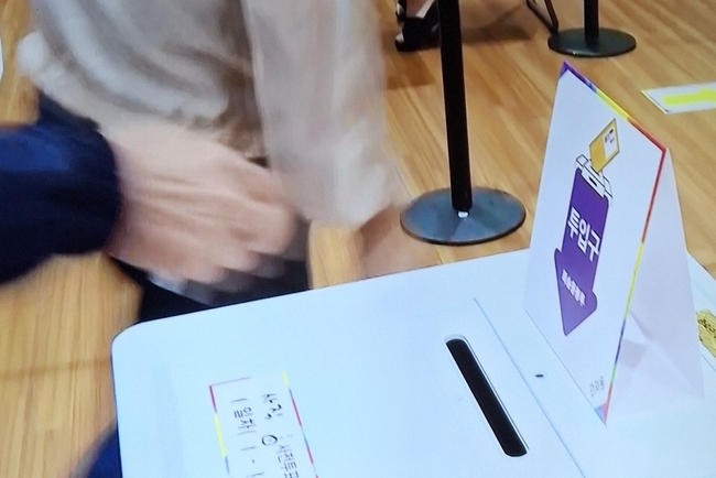 서울 마포구 용강동의 한 투표소【사진=연합뉴스TV캡쳐】