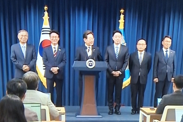 李대통령, 초대 총리로 김민석 지명…국정원장 후보자 이종석