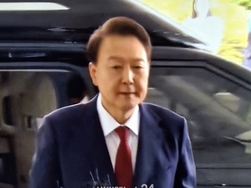 尹, 특검보와 10여분 면담후 조사…경찰 '체포저지'부터 조사