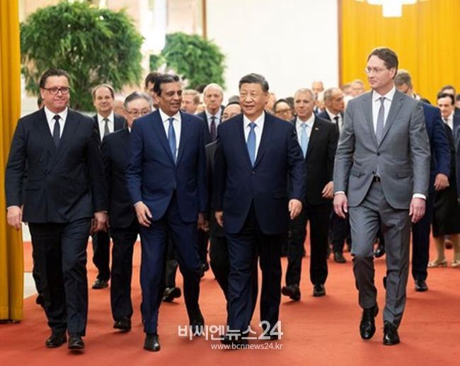 시진핑(習近平) 중국 국가주석이 28일 오전 베이징 인민대회당에서 국제공상계 대표와 회견했다. (사진/신화통신)
